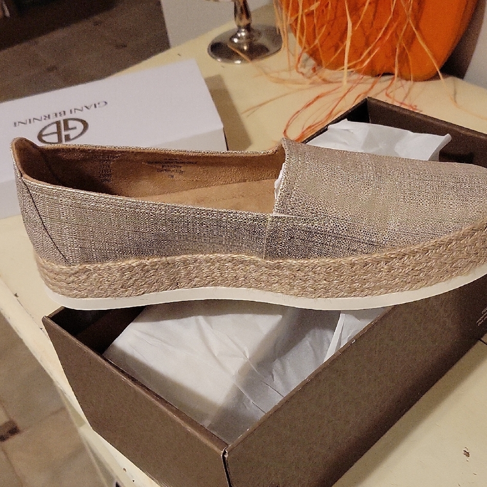 Giani Bernini Metallic Slip-On Espadrilles Size 10.